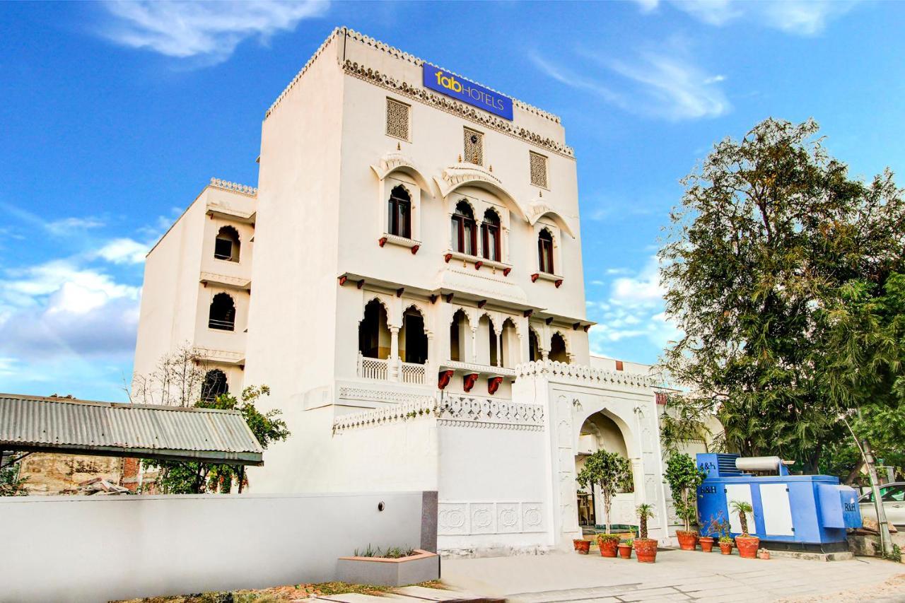 Fabexpress Utsav Hotel 3*