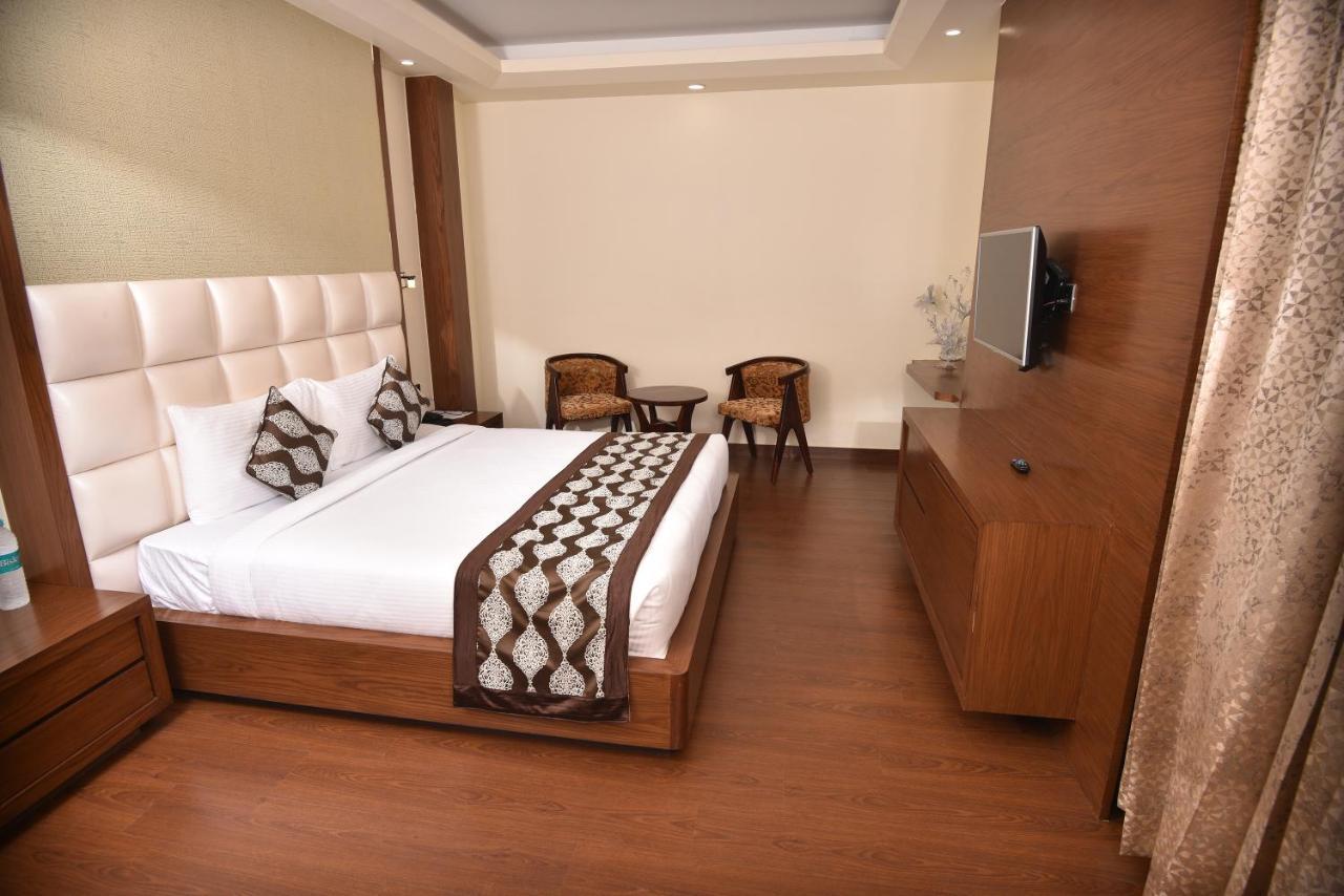 Hotel S K Grand 3*