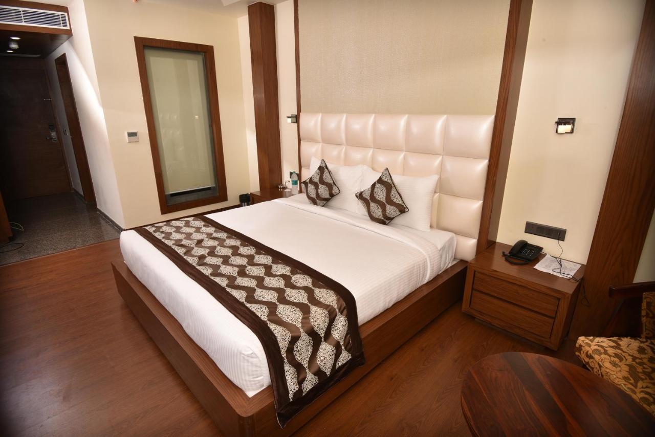 Hotel S K Grand 3*