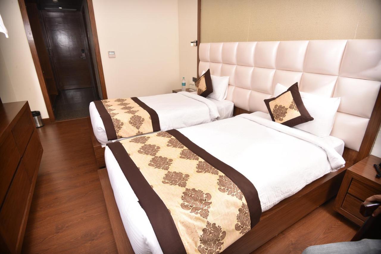 Hotel S K Grand 3*