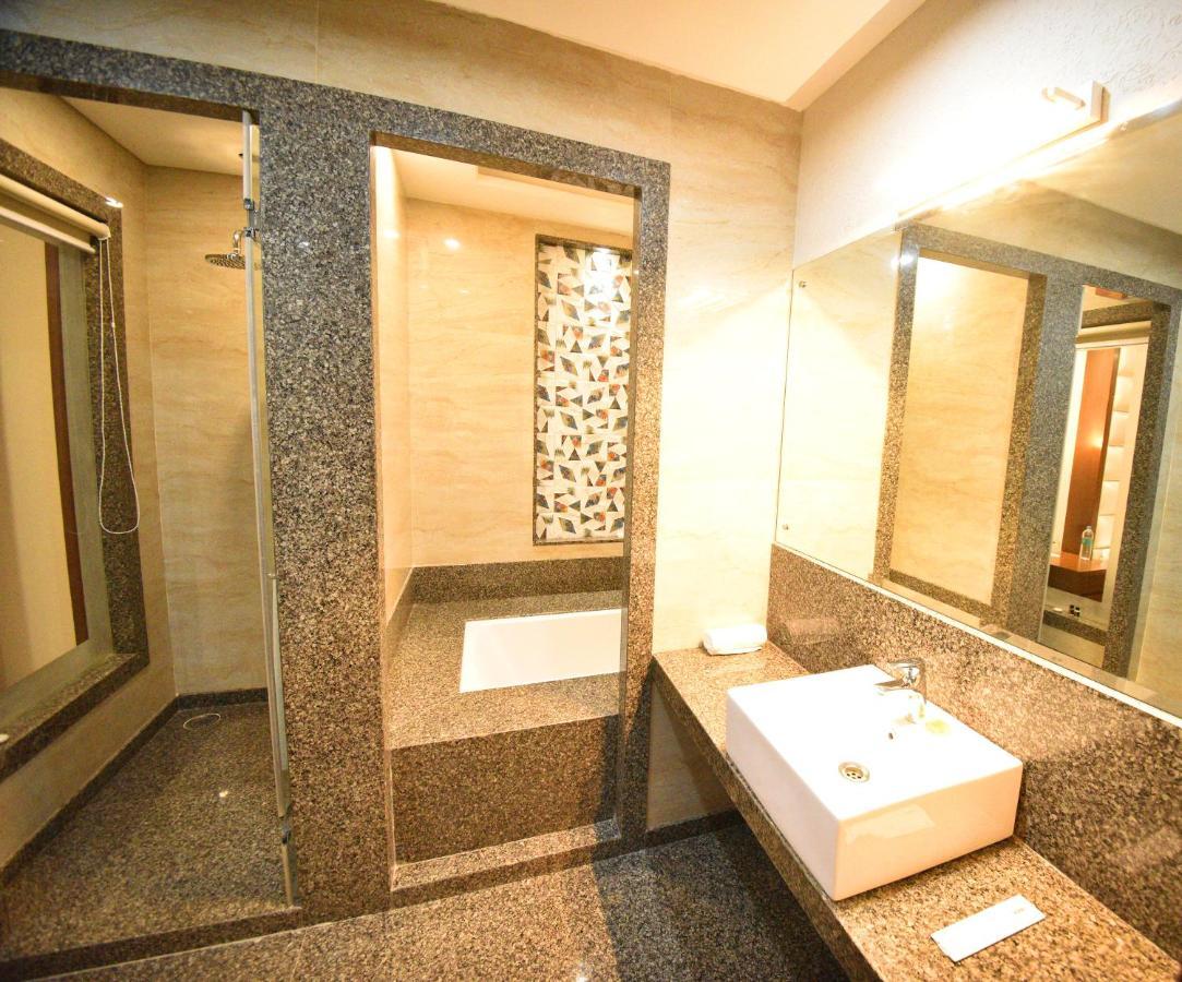 Hotel S K Grand 3*