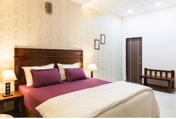 Bed & Breakfast White Tulips 5*