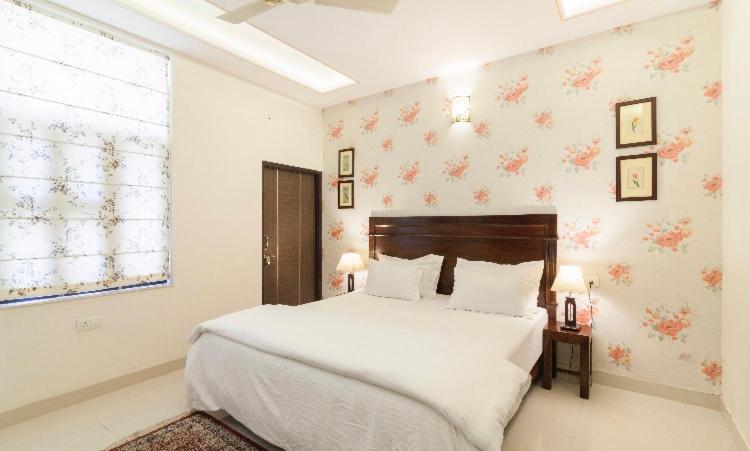 White Tulips Bed & Breakfast 5*