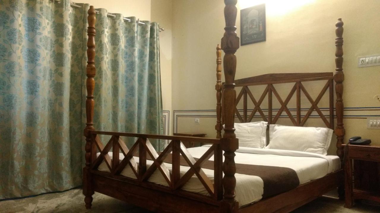 Raghuraj Palace Hotel 3*