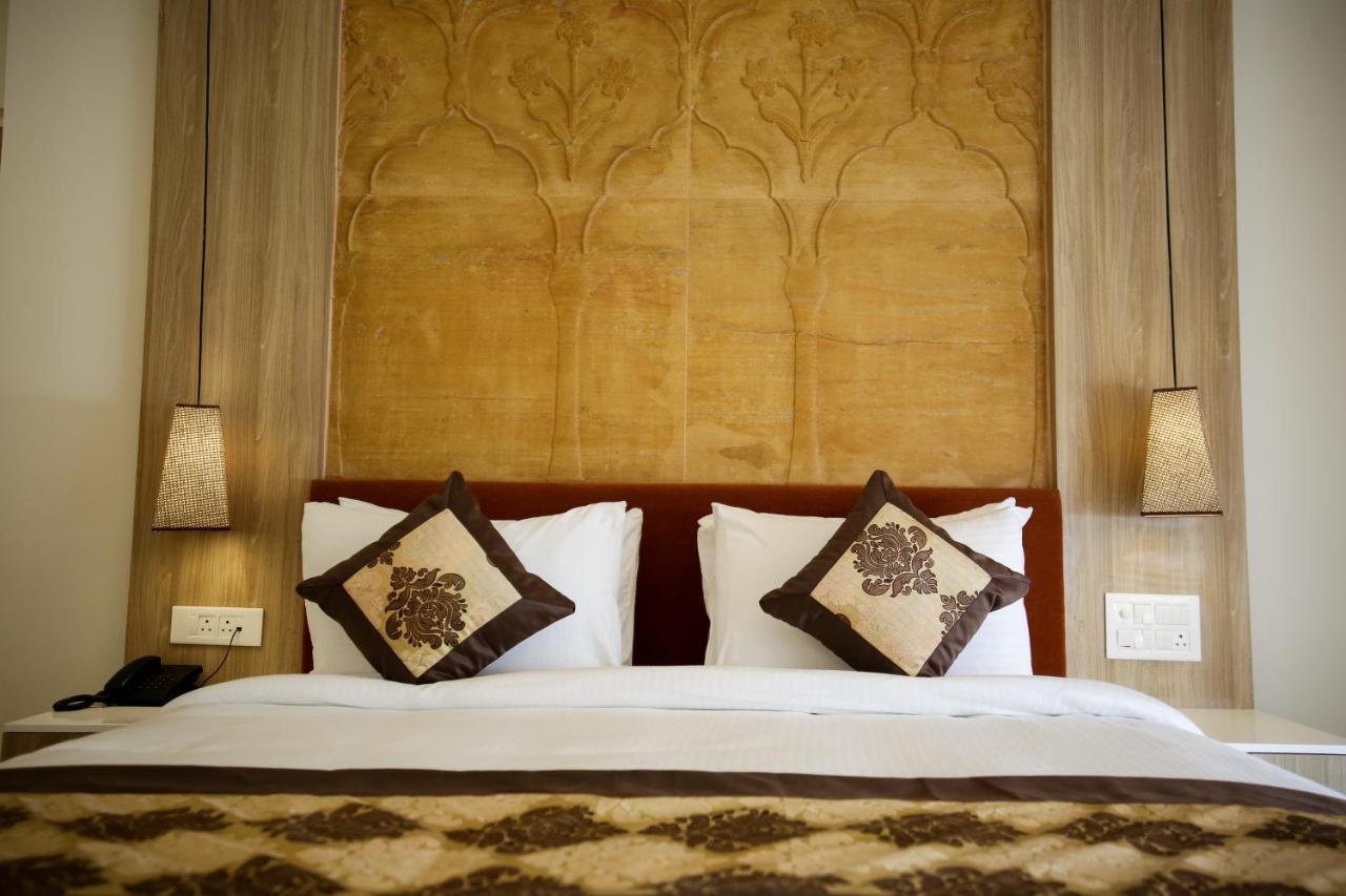 Hotel Ratangarh Palace
