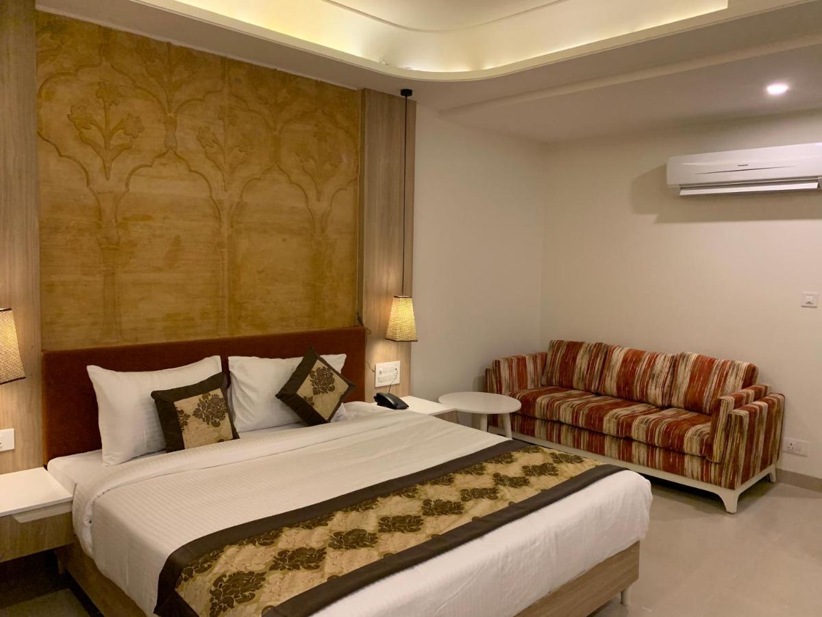 Hotel Ratangarh Palace 3*