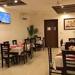 Vanaam Hotel Raj Plaza