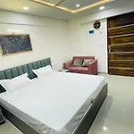 The City Nook - Solitaire Suites