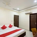Oyo 23358 Hotel Royal Inn