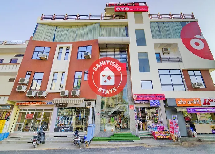 Oyo 14892 Hotel Tourista