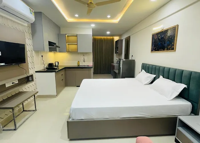 The City Nook - Solitaire Suites