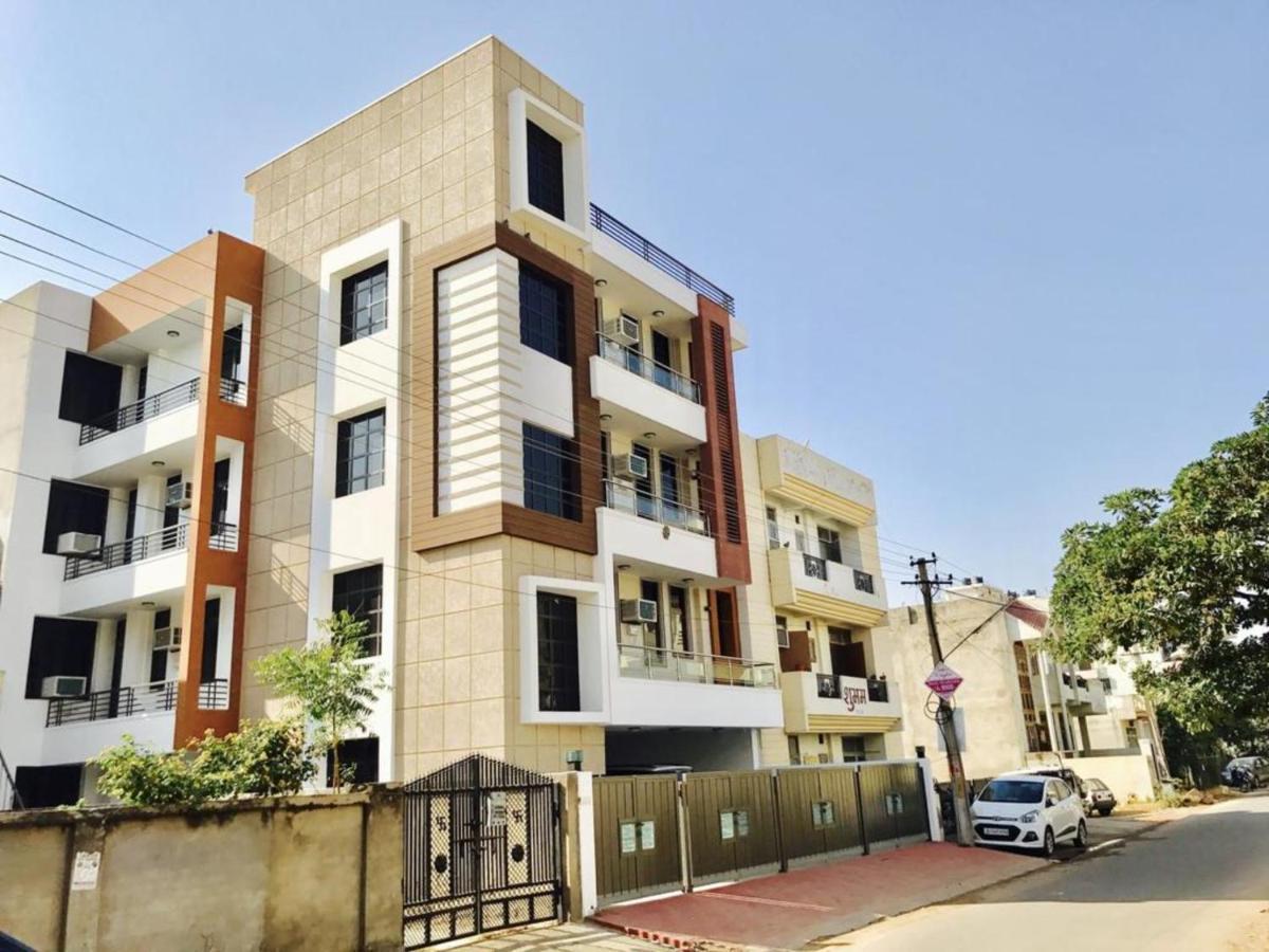 Bluo 1bhk - Terrace Garden, Lift, Parking Apartment