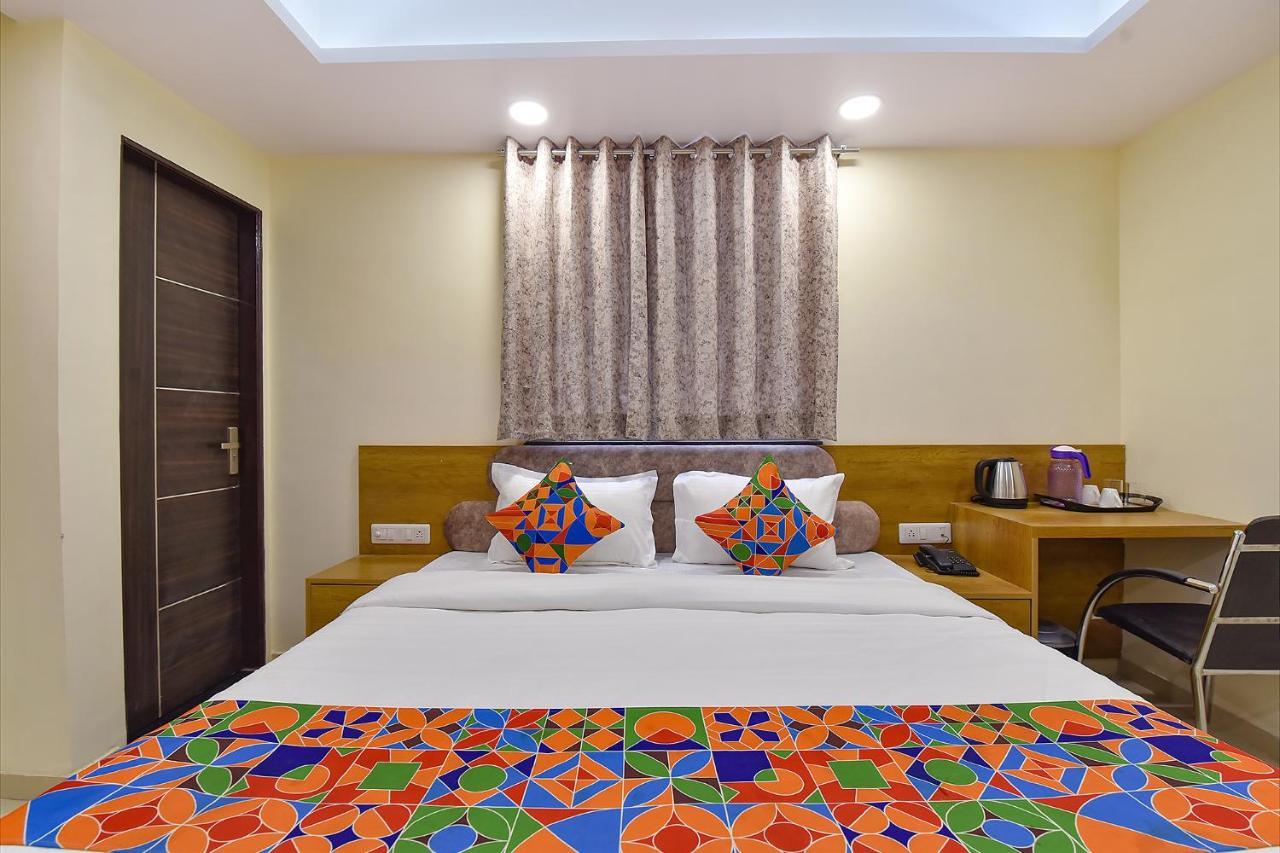 Fabhotel Pink