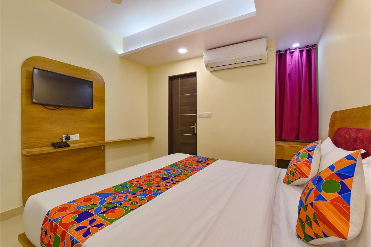 Hotel Fabhotel Pink 3*