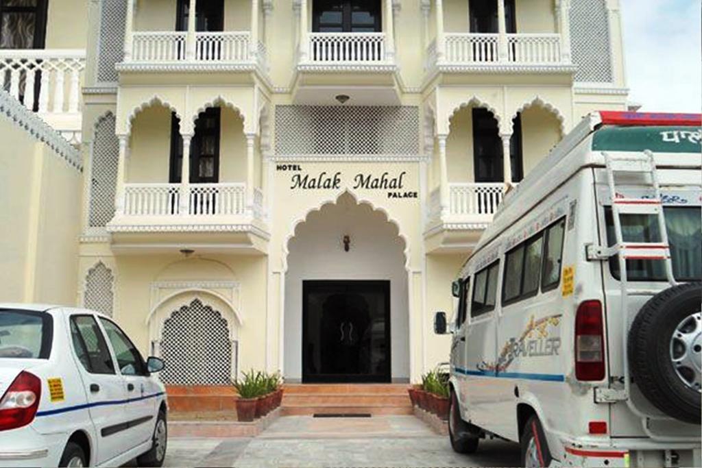 Hotel Malak Mahal Palace 3*