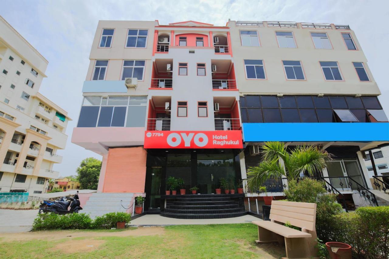 Hotel Oyo 7794 Raghukul 3*