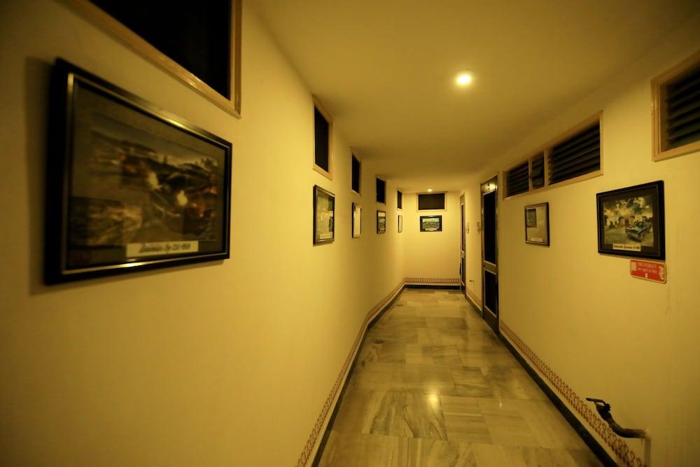 Jaipur Inn Hotel 3*