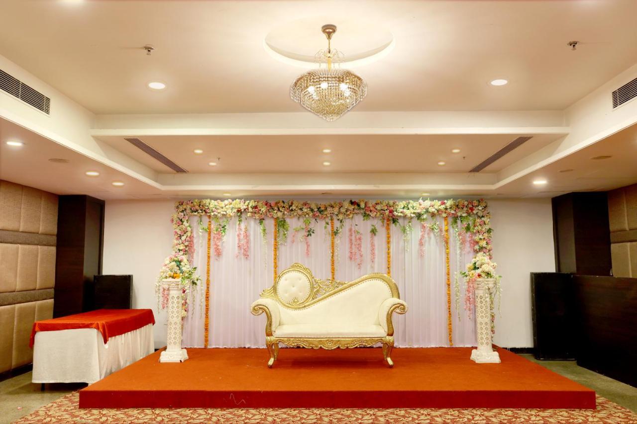 Hotel Royale Lalit 3*