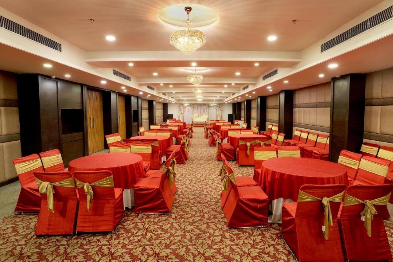Royale Lalit 3*