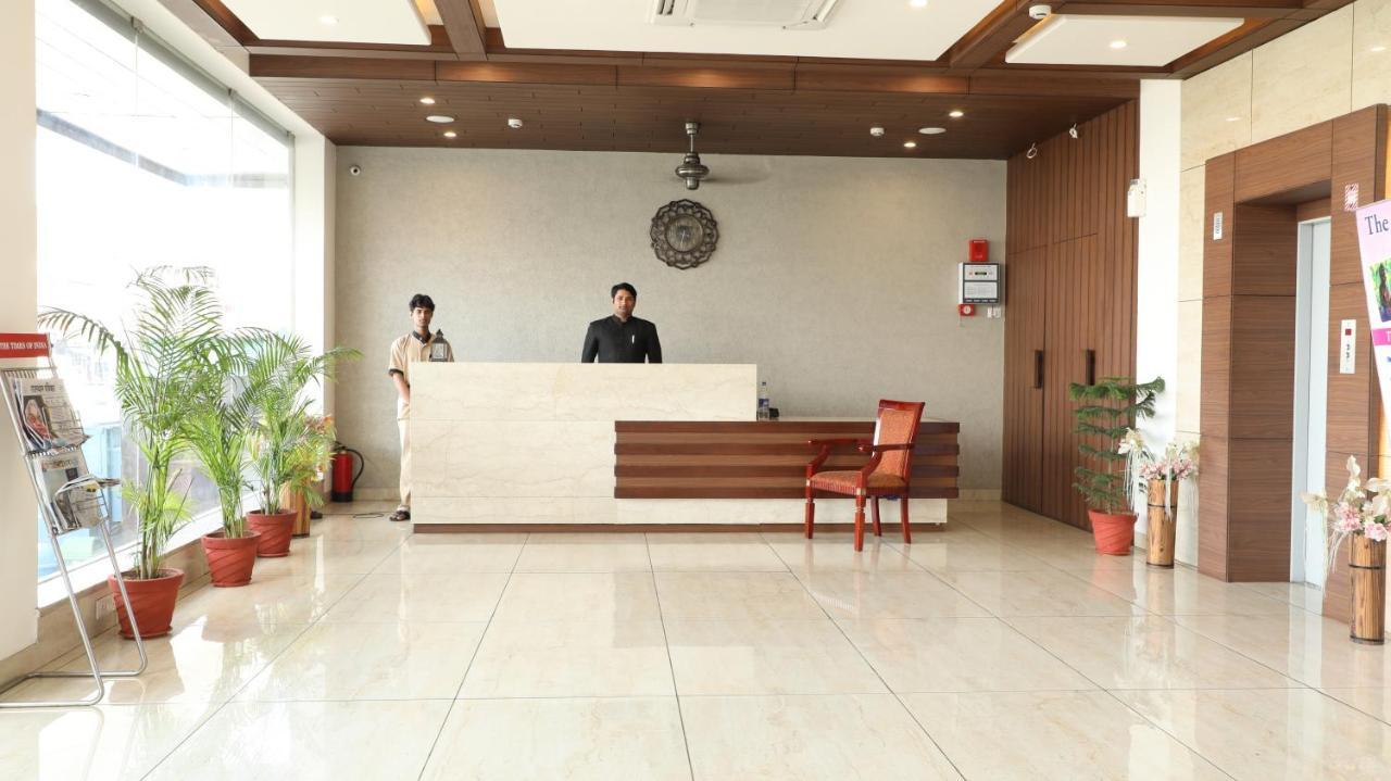 Vanaam Raj Plaza Hotel