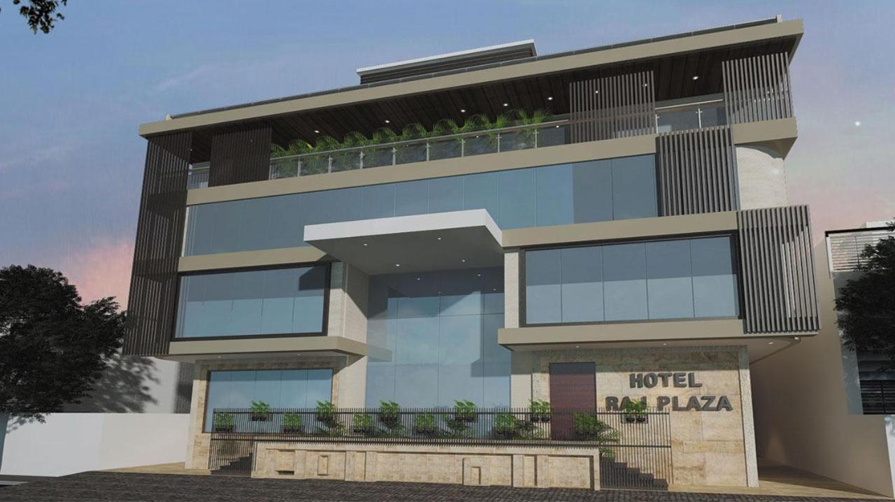 Vanaam Raj Plaza Hotel 4*