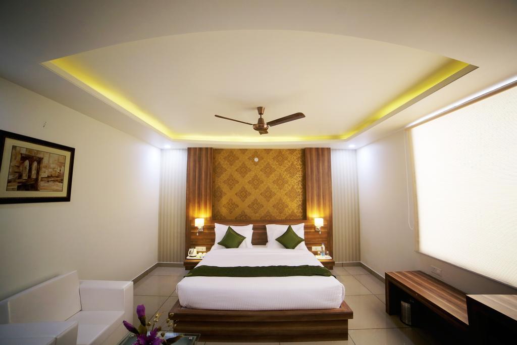 Treebo Signature Malviya Nagar 3*