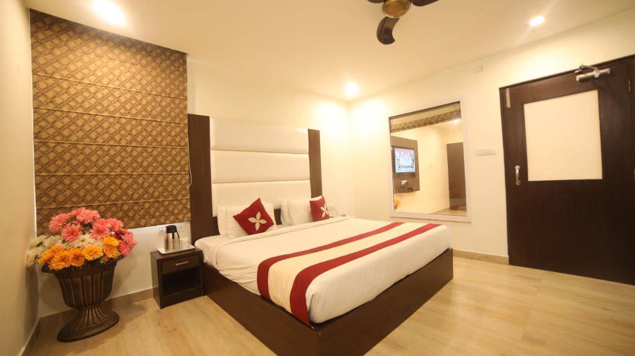 Vanaam Raj Plaza 4*