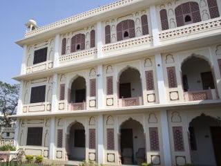 Hotel Chirmi Palace