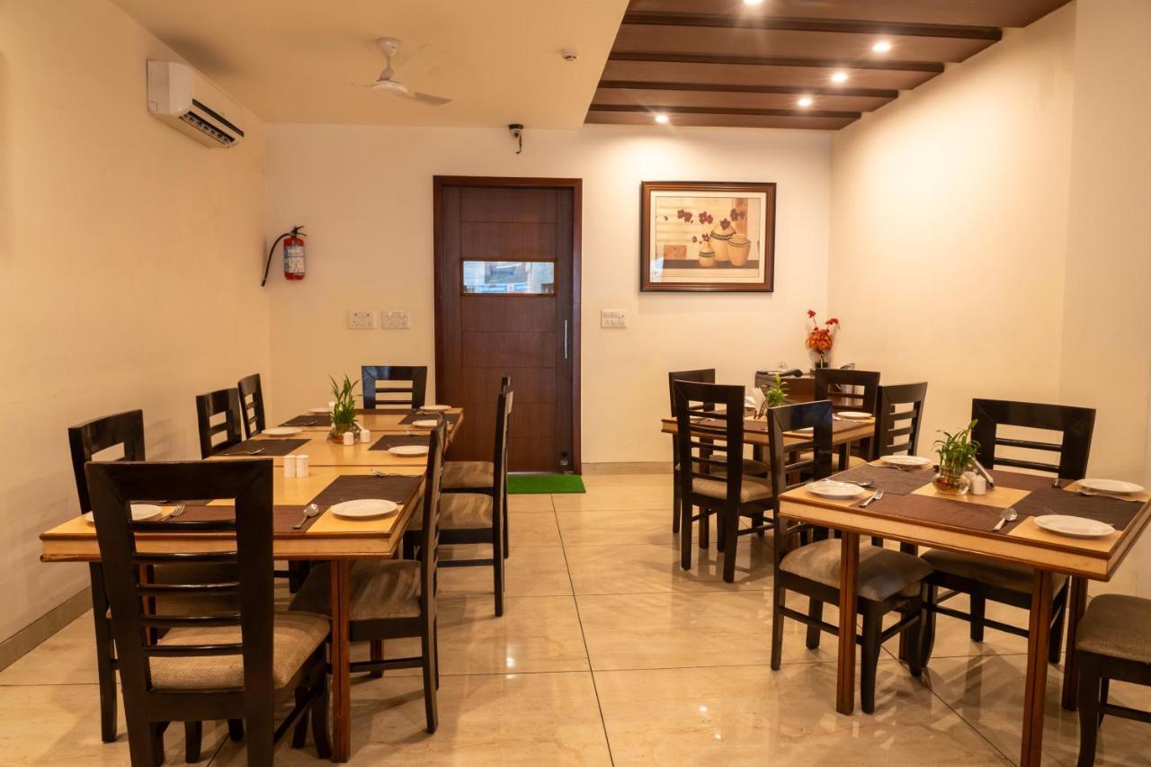 Hotel Vanaam Raj Plaza 4*