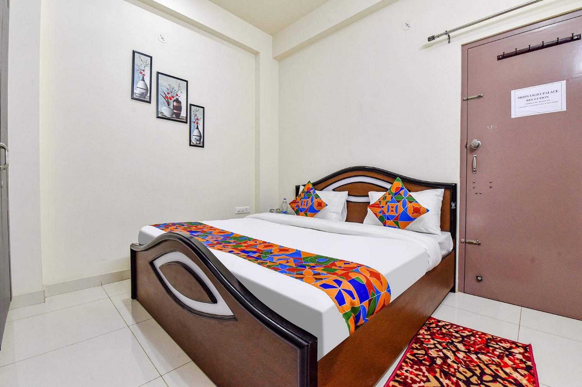 Fabhotel Moon Light Palace Hotel 3*