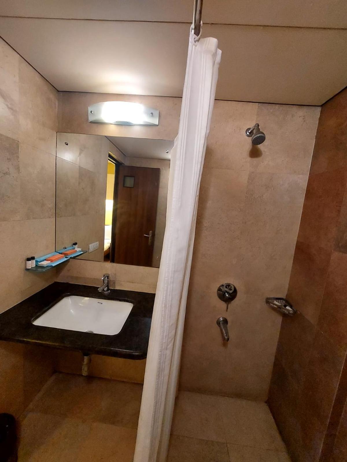 Hotel Whispering Palms Jaipur