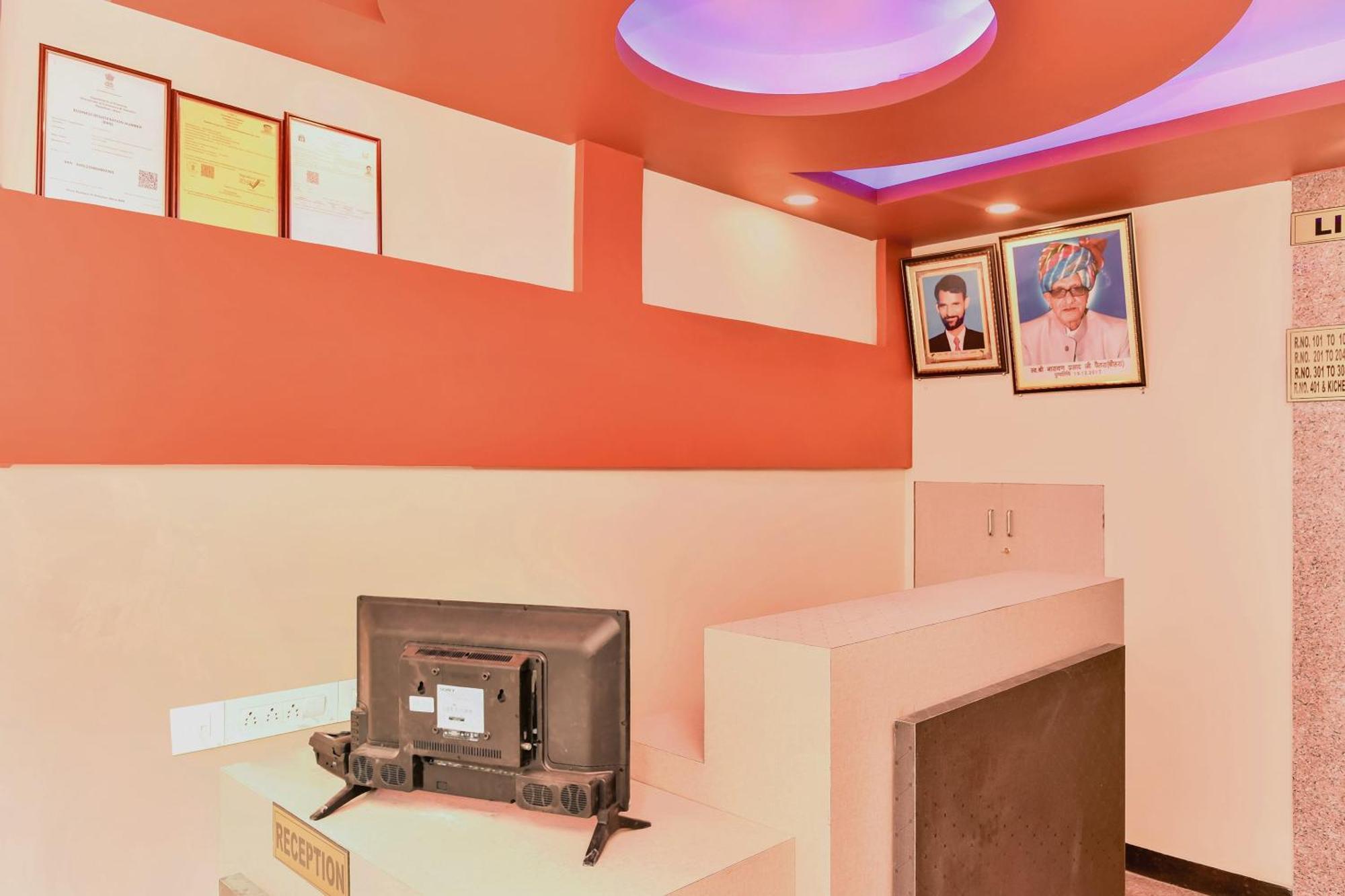 O Suraj Hotel 3*