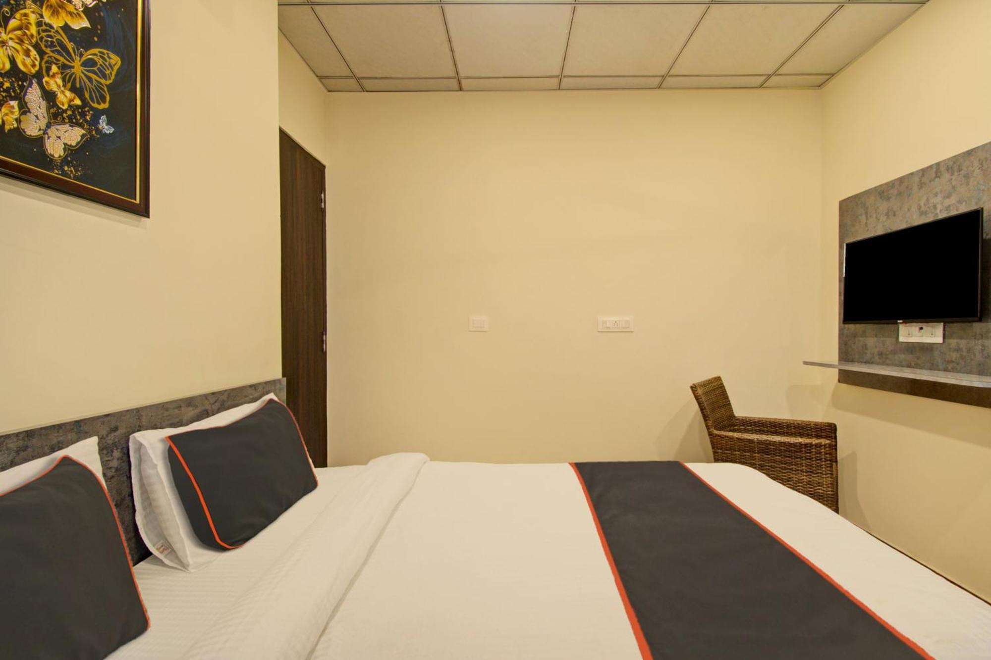Collection O Grand Sky Hotel