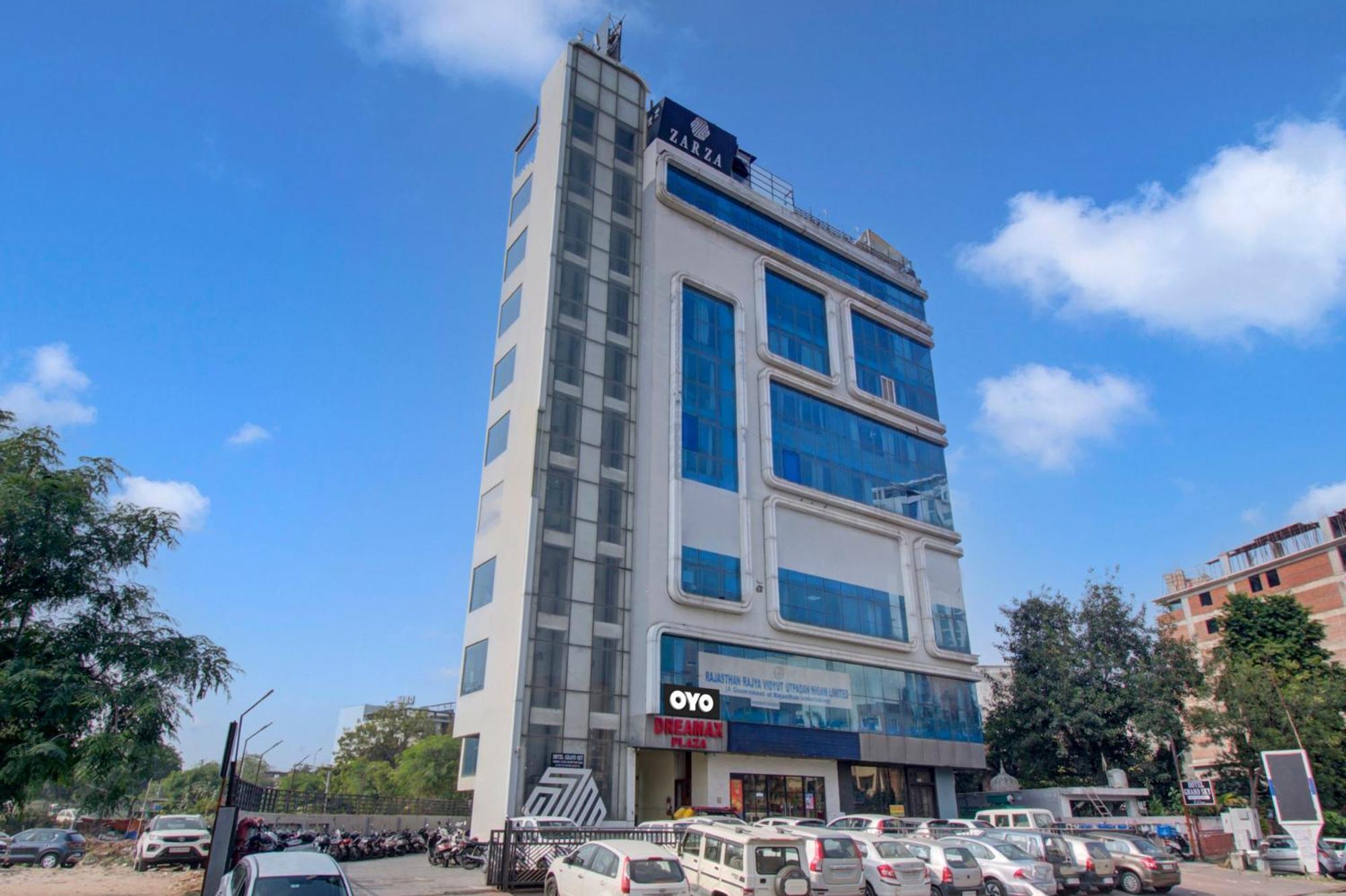 Hotel Collection O Grand Sky Jaipur