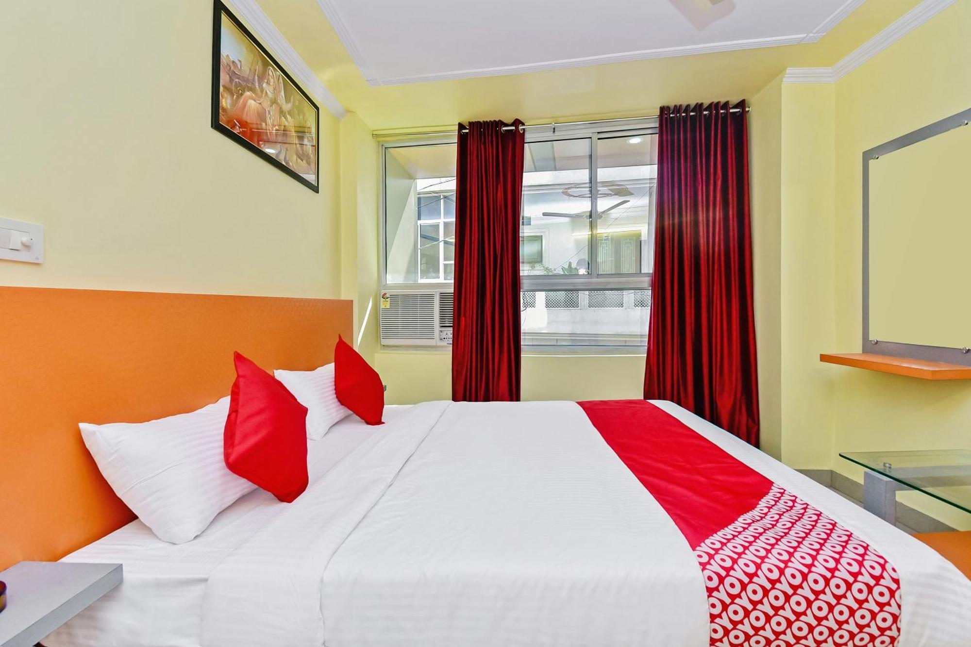 O Suraj Hotel 3*