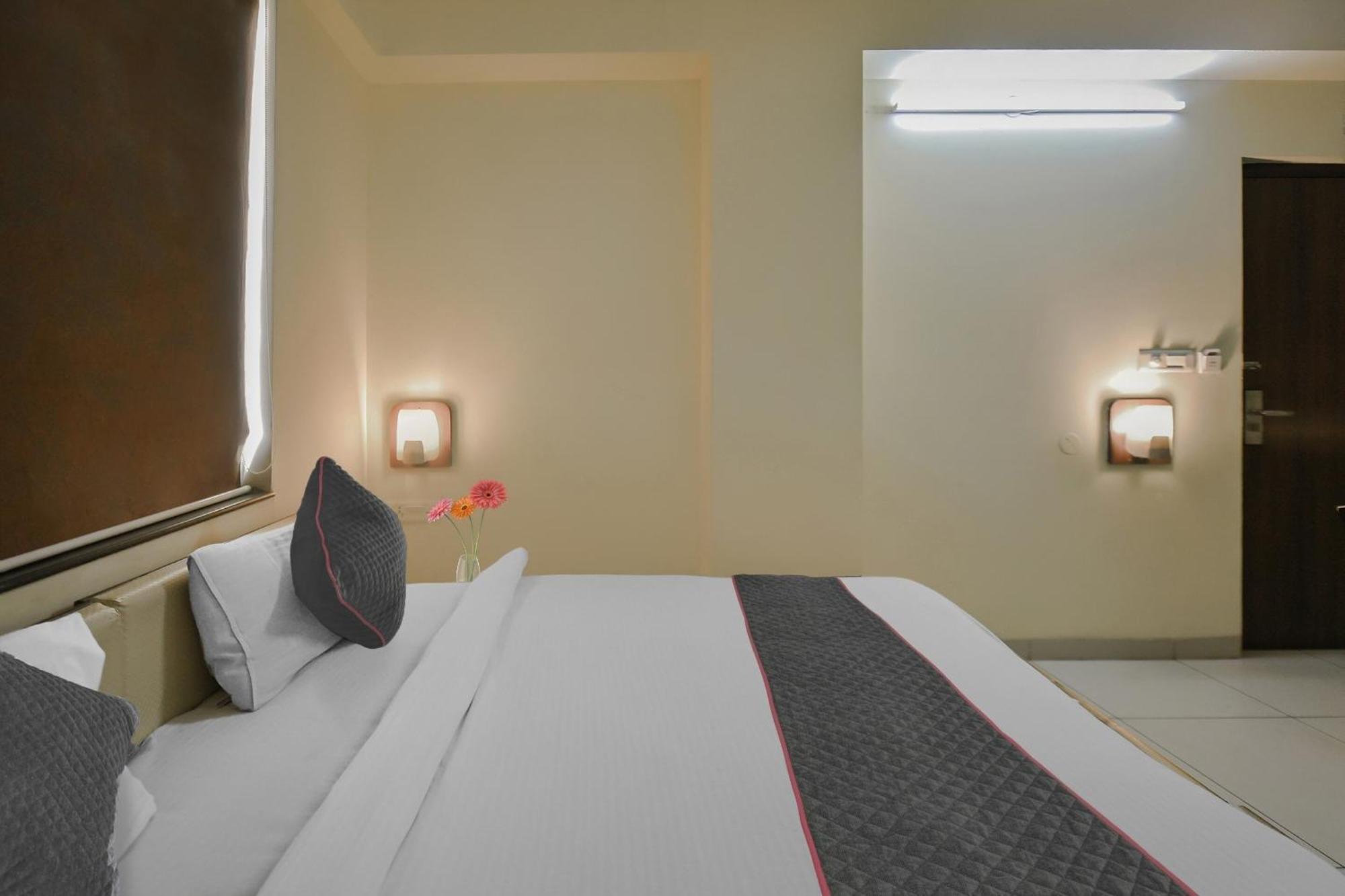 O Rk Palace Hotel 3*