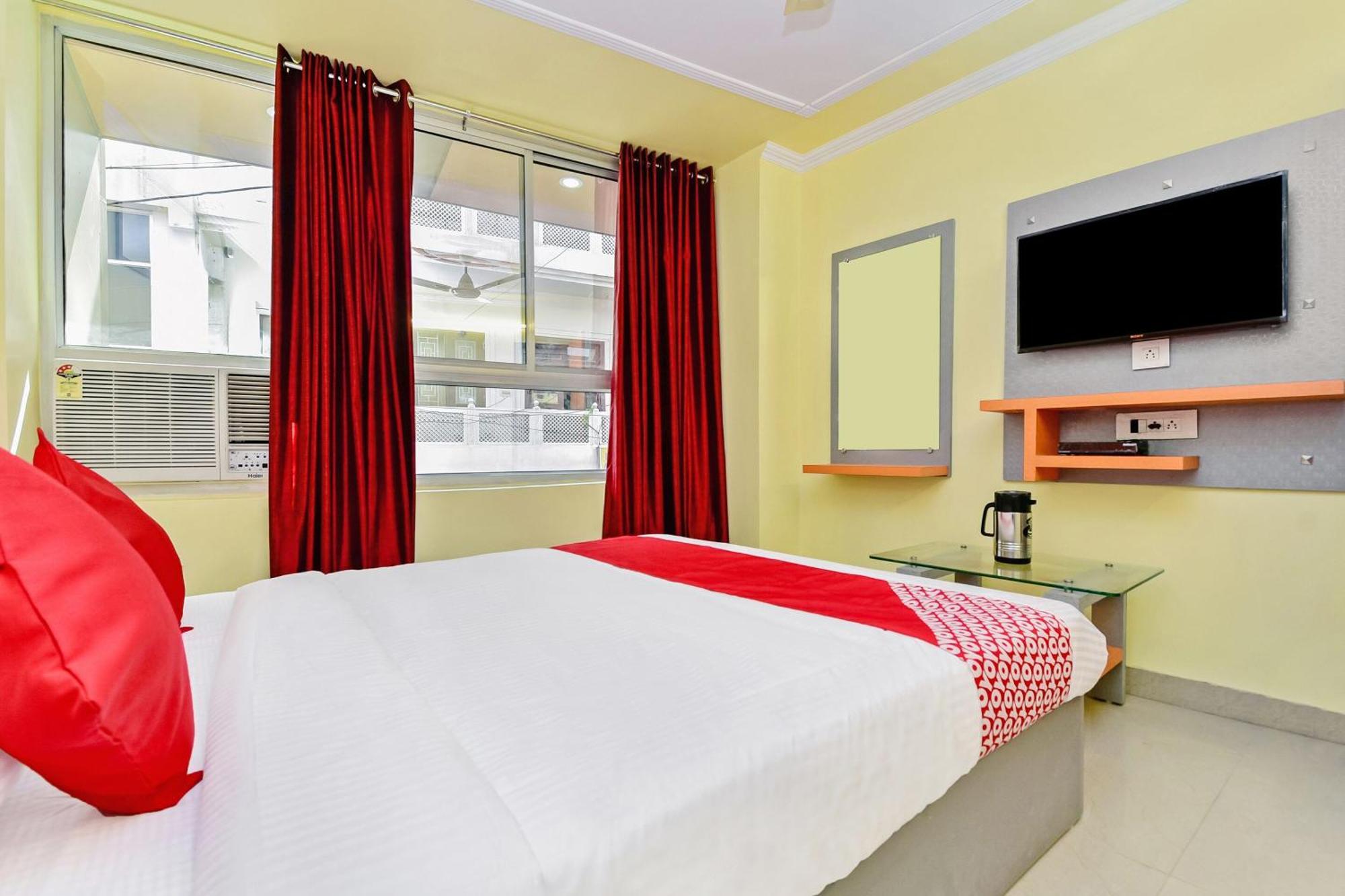 O Suraj Hotel 3*