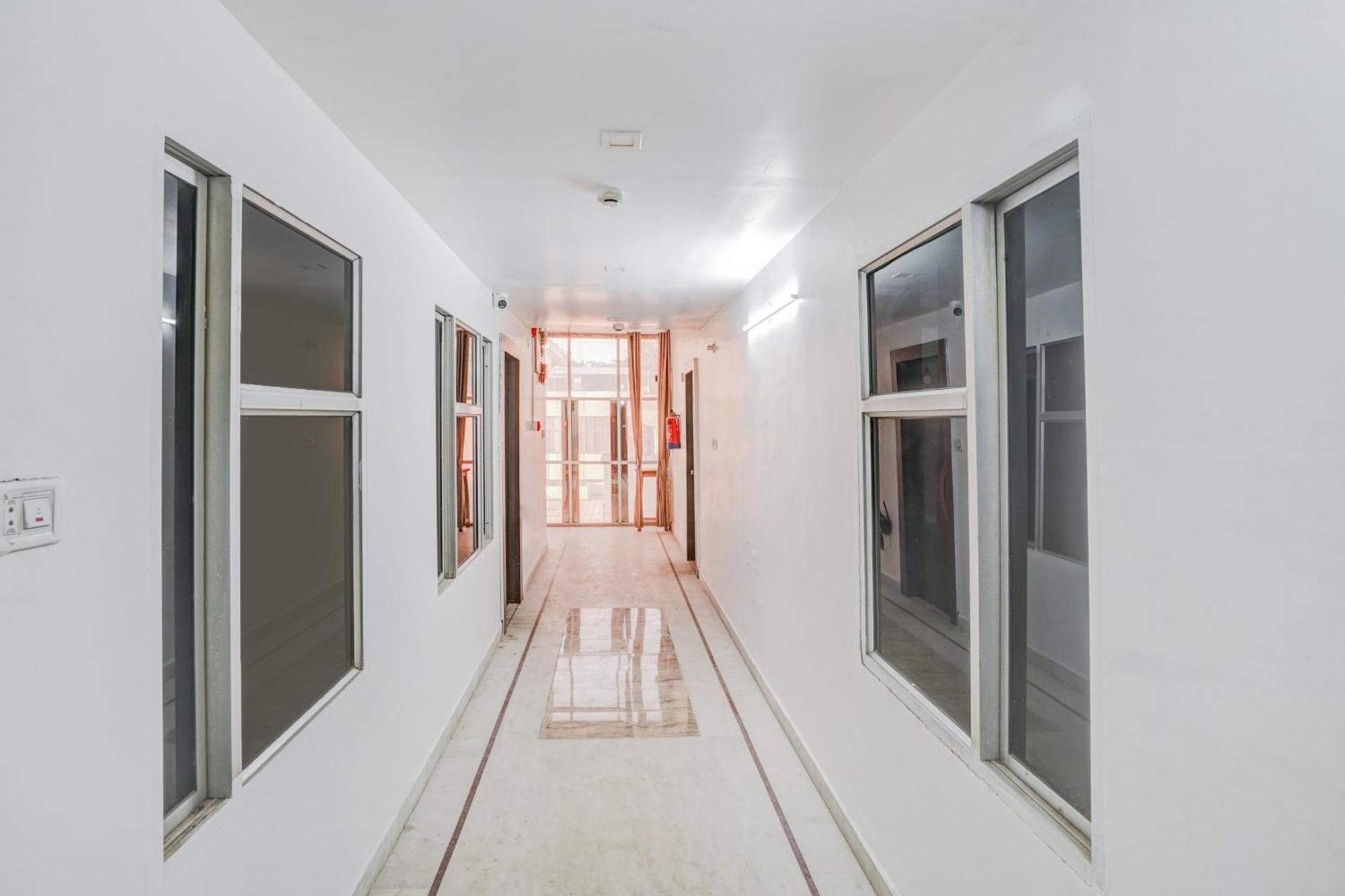 Super O Kaveri Path Formerly Shree Sai Residency Hotel 4*