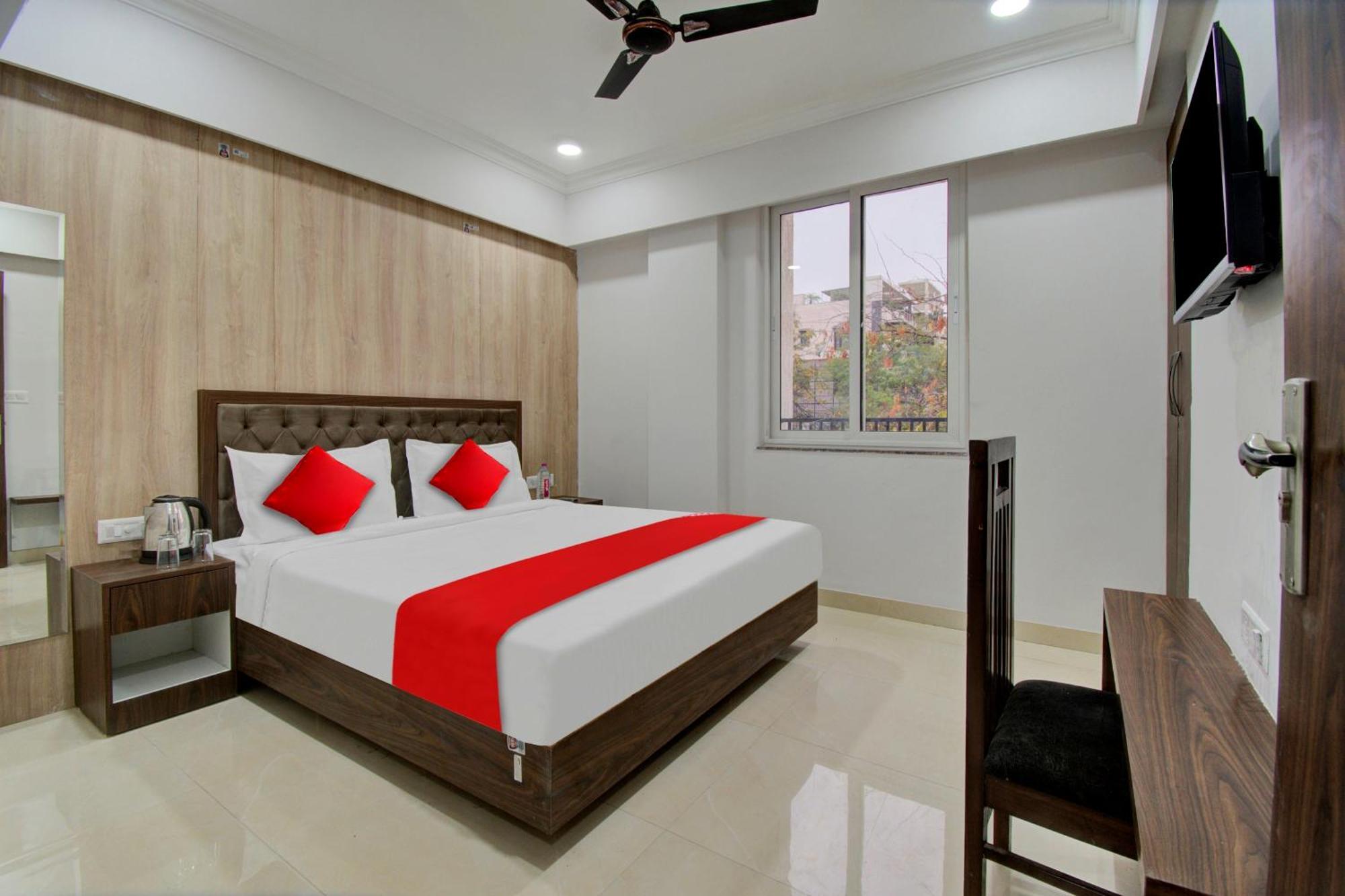 Hotel O Shiv Mahima *