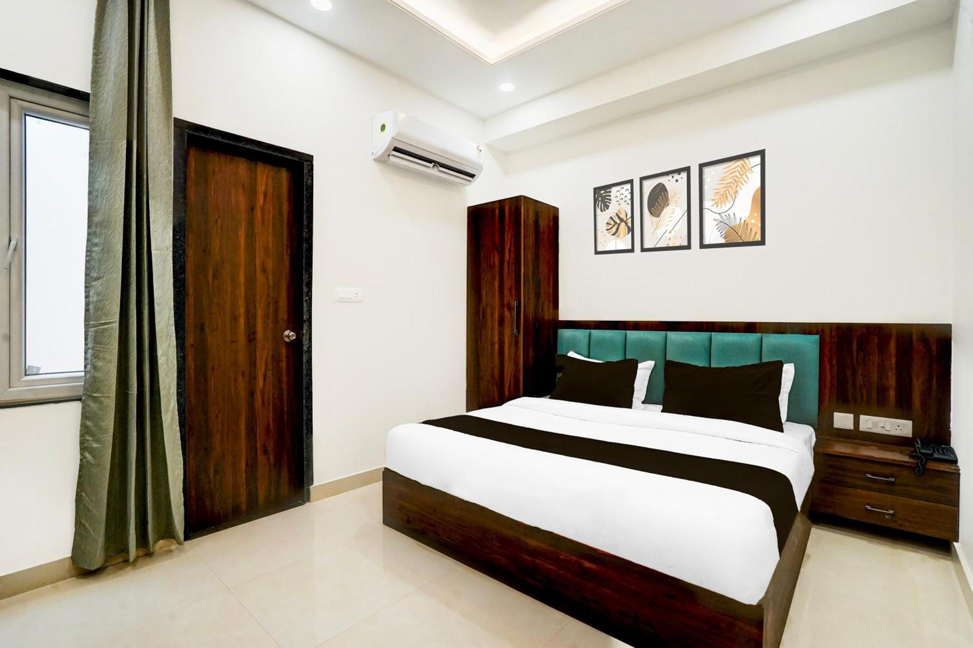 Collection O Golden Sapphire Hotel Jaipur