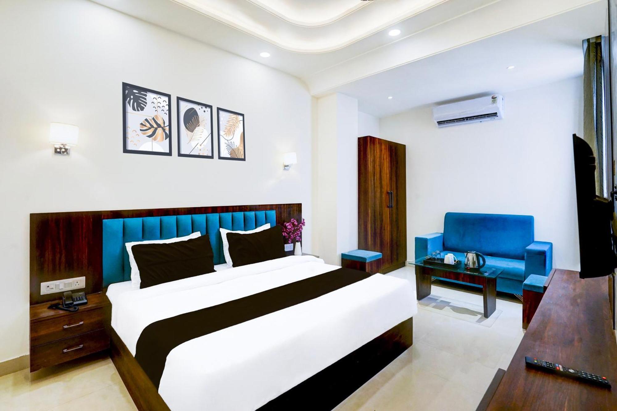 Collection O Golden Sapphire Hotel Jaipur