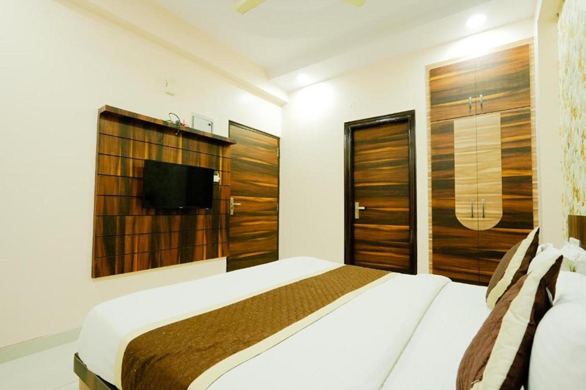 Olive Greens Near International Airport Hotel 3*