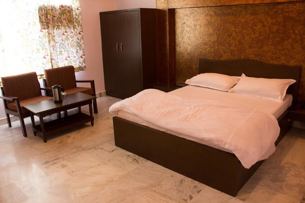 Hotel Holiday Home 2*