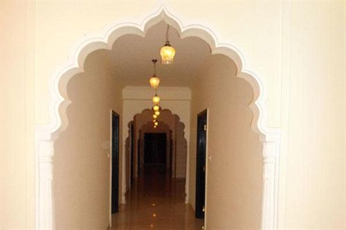 Hotel Malak Mahal Palace 3*