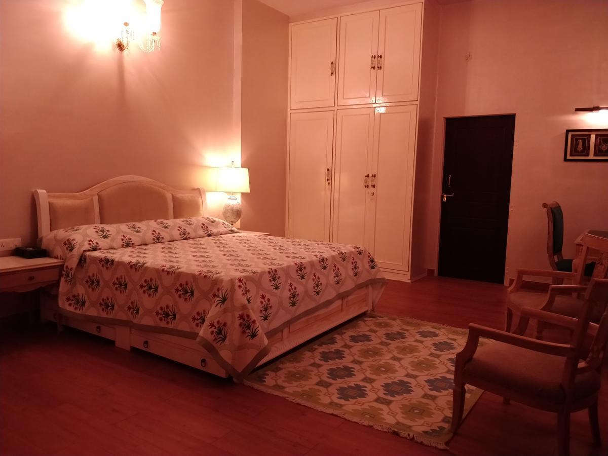 Bara Bungalow Amer, - A Rosakue Collection