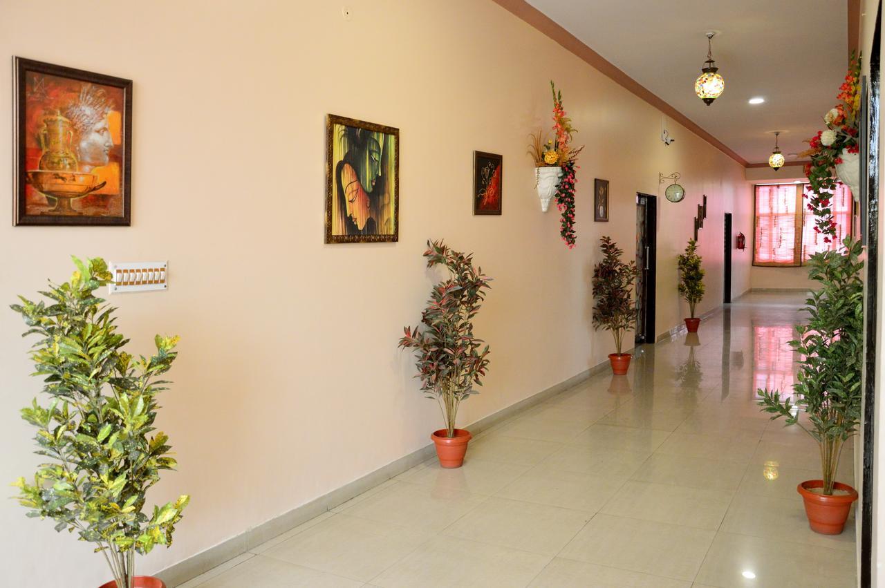 Oyo 6012 Rockwell 2* Jaipur