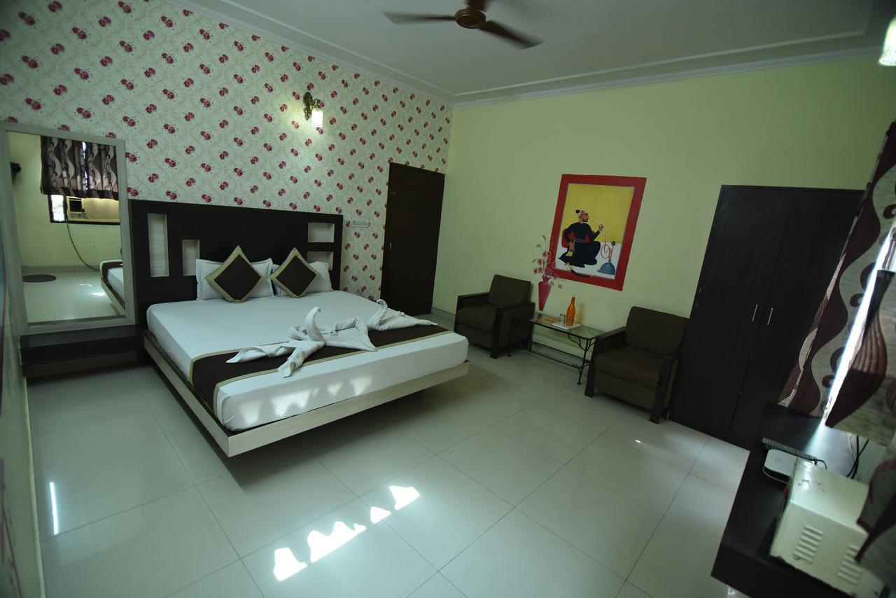 Vaishnavi Hotel