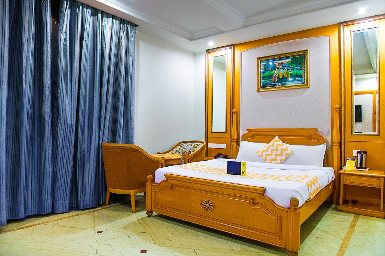 Castle Lalpura Mi Road Hotel 3*