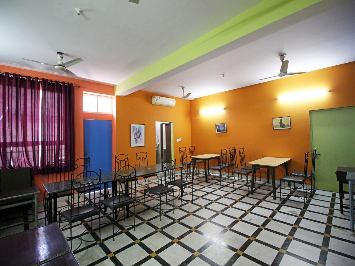 Oyo 1143 Hotel Rdb Palace Hotel