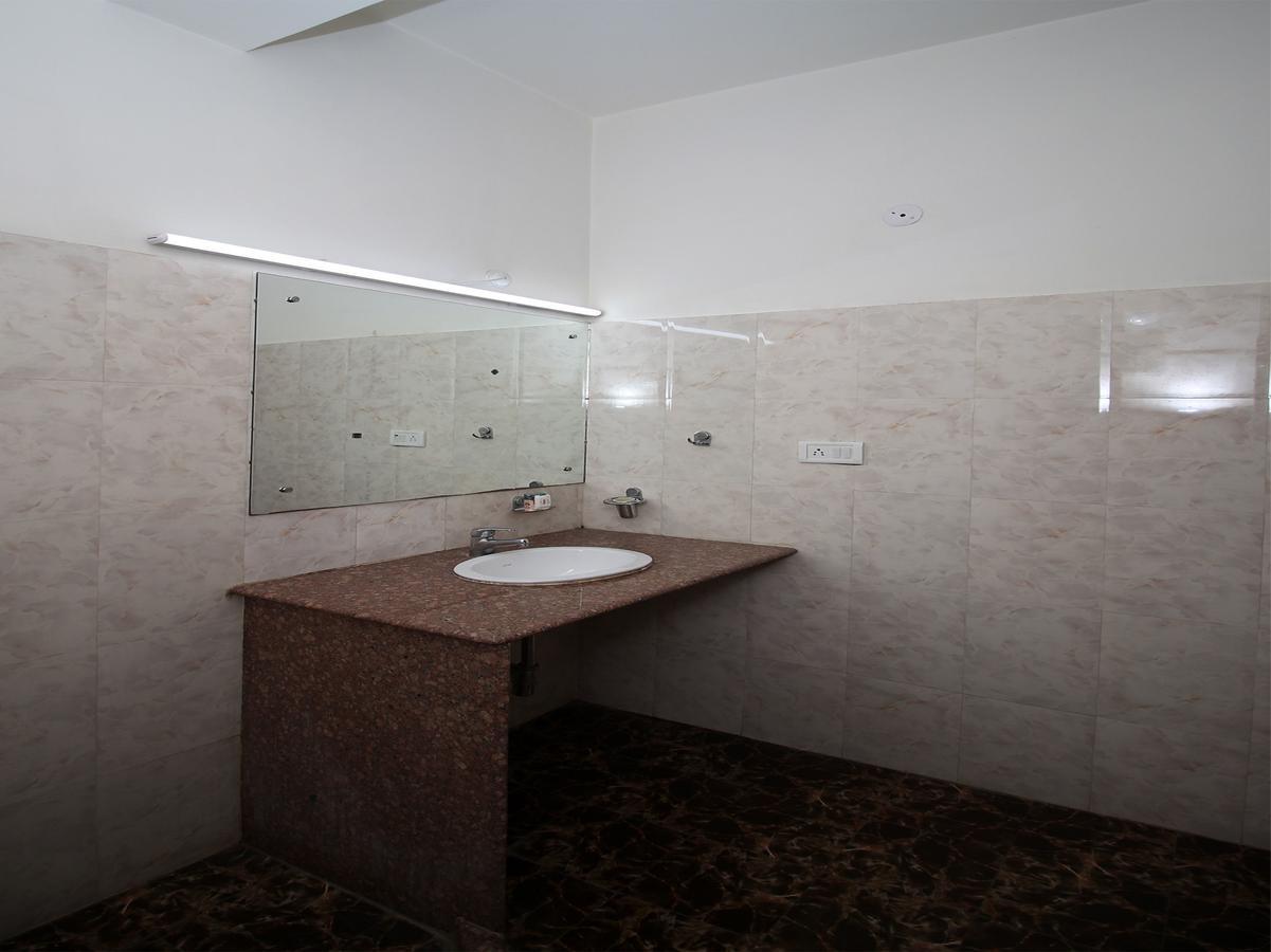 Oyo 1143 Hotel Rdb Palace Hotel